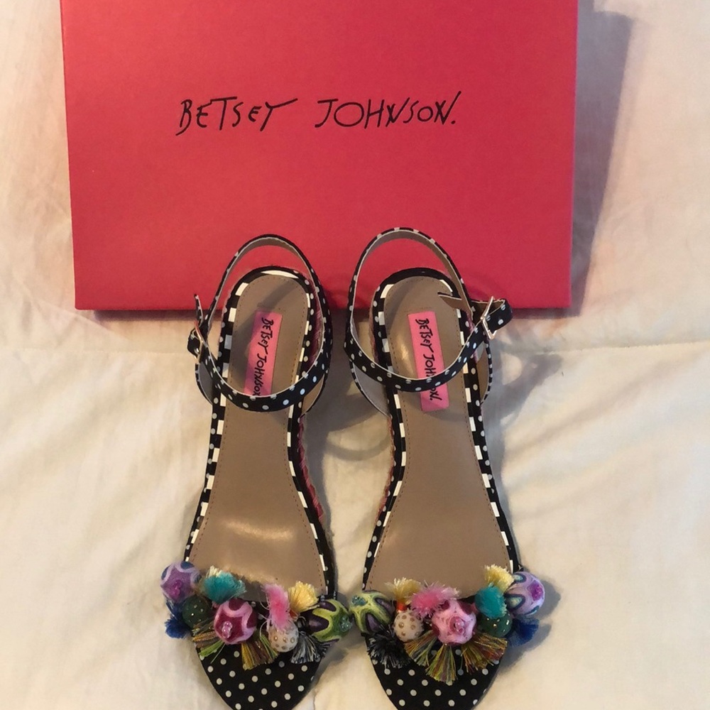 Betsy Johnson Wedge Sandals. Size 8